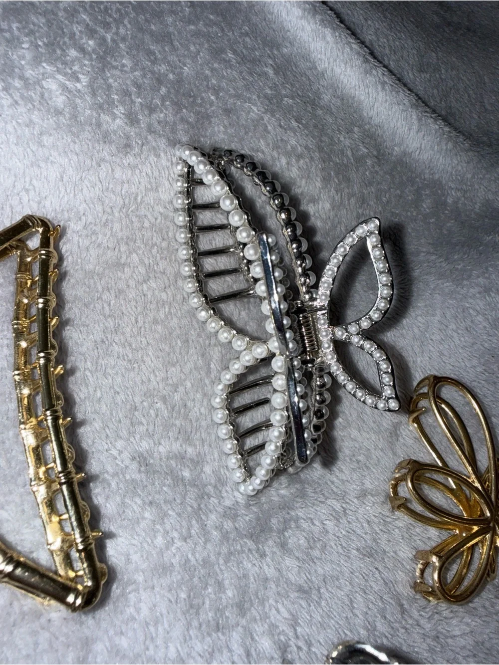 ✨ 4-Piece Hair Claw Clip Set – Pearl Bow, Gold & Silver